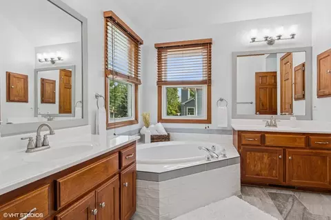 Bath - 2020 Saint Andrews Dr, Plainfield, IL 60586 photo 1 of 4
