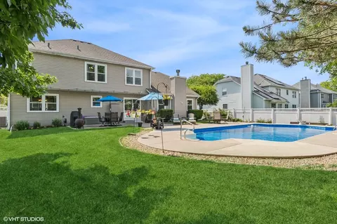 Exterior - 2020 Saint Andrews Dr, Plainfield, IL 60586 photo 4 of 8