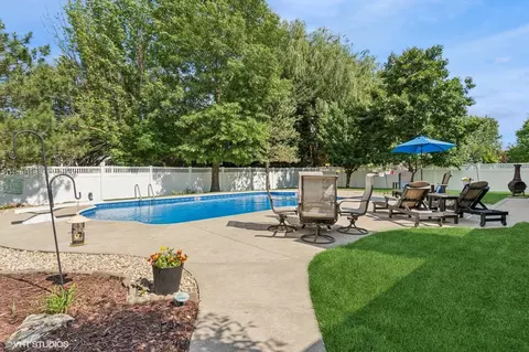 Exterior - 2020 Saint Andrews Dr, Plainfield, IL 60586 photo 8 of 8