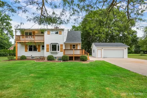 111 Golfview Ct, Sandwich, IL 60548