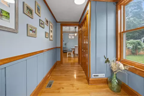 Entry Way - 27 Center St, Algonquin, IL 60102 photo 2 of 6