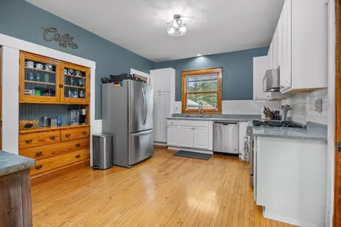 Kitchen - 27 Center St, Algonquin, IL 60102 photo 2 of 4