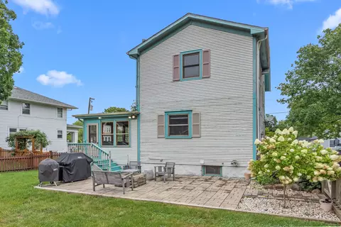 Exterior - 27 Center St, Algonquin, IL 60102 photo 3 of 5
