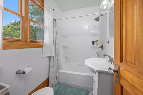 Bath - 27 Center St, Algonquin, IL 60102 photo 2 of 2
