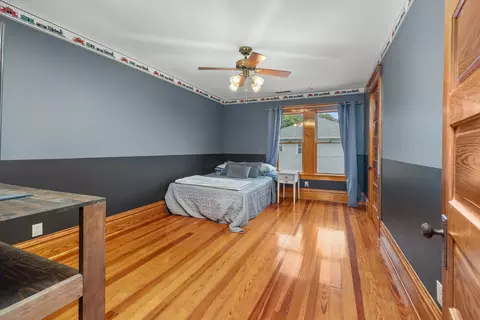 Bedroom - 27 Center St, Algonquin, IL 60102 photo 5 of 6