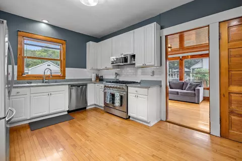 Kitchen - 27 Center St, Algonquin, IL 60102 photo 1 of 4