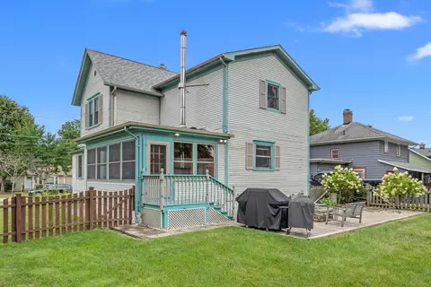 Exterior - 27 Center St, Algonquin, IL 60102 photo 2 of 5