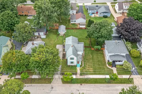 View/Area - 27 Center St, Algonquin, IL 60102 photo 3 of 12