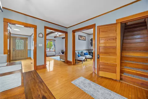 Entry Way - 27 Center St, Algonquin, IL 60102 photo 3 of 6