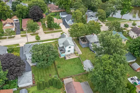 View/Area - 27 Center St, Algonquin, IL 60102 photo 2 of 12