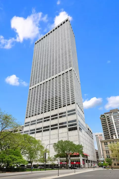 180 E Pearson St #4006, Chicago, IL 60611