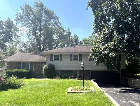 29 W239 Ray Ave, West Chicago, IL 60185