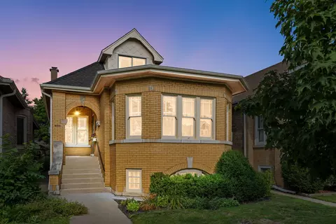 4910 N Kenneth Ave, Chicago, IL 60630