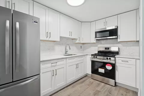 Kitchen - 253 E Delaware Pl #4D, Chicago, IL 60611 photo 1 of 2