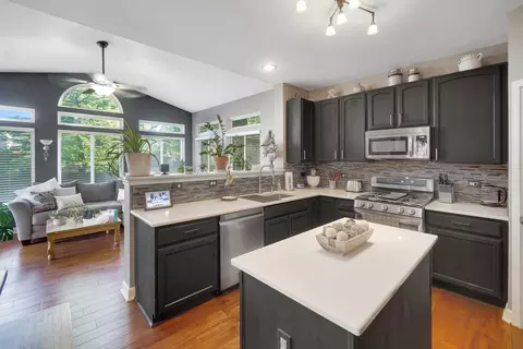 Kitchen - 28749 W Pondview Dr, Lakemoor, IL 60051 photo 2 of 3