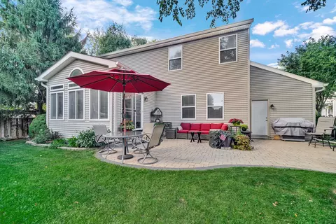Exterior - 28749 W Pondview Dr, Lakemoor, IL 60051 photo 5 of 6