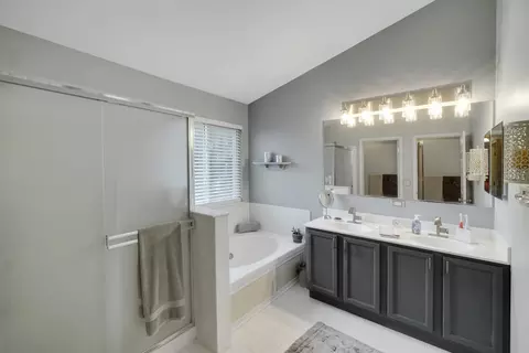 Bath - 28749 W Pondview Dr, Lakemoor, IL 60051 photo 1 of 2