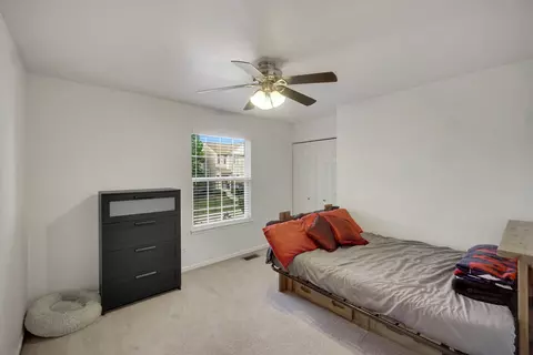 Bedroom - 28749 W Pondview Dr, Lakemoor, IL 60051 photo 4 of 6