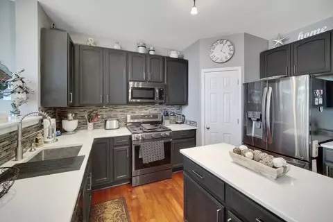 Kitchen - 28749 W Pondview Dr, Lakemoor, IL 60051 photo 3 of 3