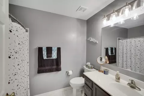 Bath - 28749 W Pondview Dr, Lakemoor, IL 60051 photo 2 of 2