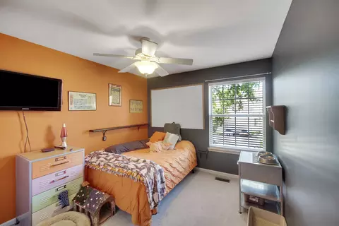 Bedroom - 28749 W Pondview Dr, Lakemoor, IL 60051 photo 5 of 6
