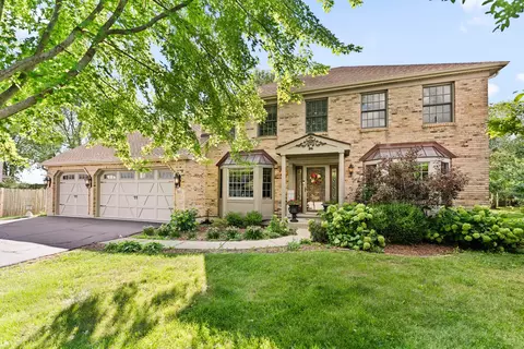 560 Renee Ct, Geneva, IL 60134