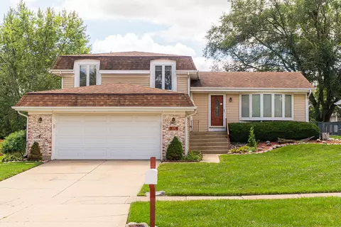4100 N Victoria Dr, Hoffman Estates, IL 60192