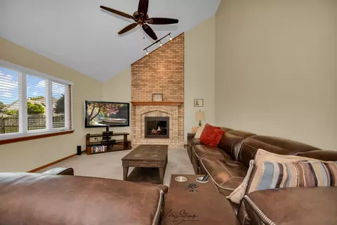 Living - 19407 Cherry St, Mokena, IL 60448 photo 2 of 3