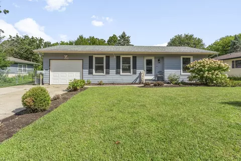 4718 W Cumberland Cir, Mchenry, IL 60050