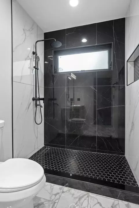 Bath - 2305 W 111th Pl, Chicago, IL 60643 photo 3 of 7