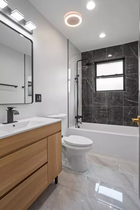 Bath - 2305 W 111th Pl, Chicago, IL 60643 photo 4 of 7
