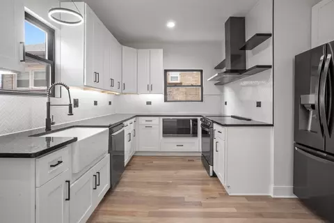 Kitchen - 2305 W 111th Pl, Chicago, IL 60643 photo 2 of 3