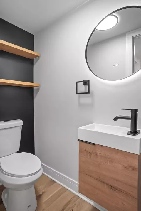 Bath - 2305 W 111th Pl, Chicago, IL 60643 photo 1 of 7