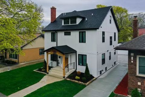 Exterior - 2305 W 111th Pl, Chicago, IL 60643 photo 2 of 5