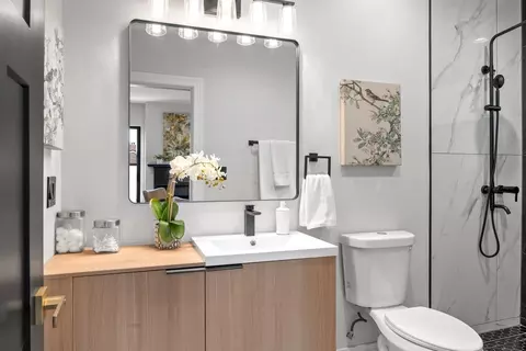 Bath - 2305 W 111th Pl, Chicago, IL 60643 photo 2 of 7