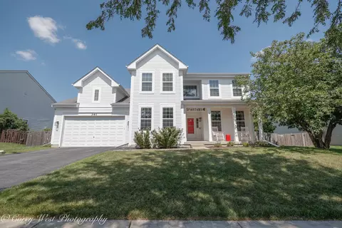 341 Chautauqua Ln, Sycamore, IL 60178