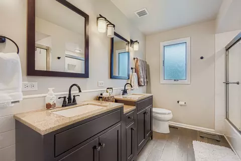 Bath - 9301 Birch Ave, Mokena, IL 60448 photo 1 of 5