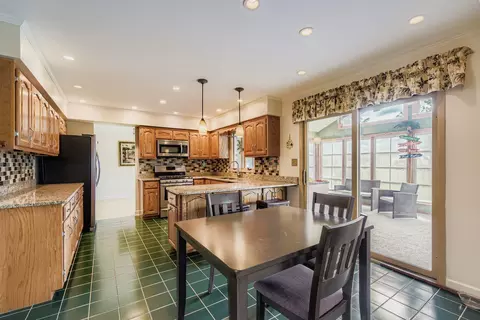 Kitchen - 9301 Birch Ave, Mokena, IL 60448 photo 3 of 3