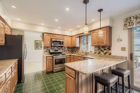 Kitchen - 9301 Birch Ave, Mokena, IL 60448 photo 2 of 3