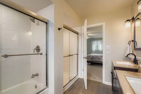 Bath - 9301 Birch Ave, Mokena, IL 60448 photo 3 of 5
