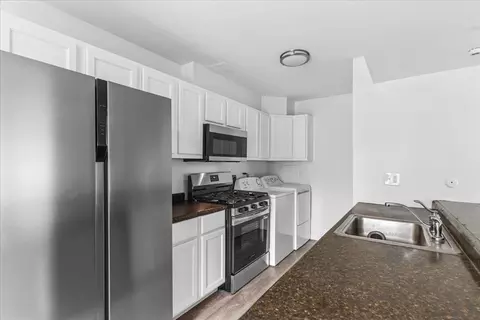 Kitchen - 1581 Cornell Pl, Hoffman Estates, IL 60169 photo 2 of 3