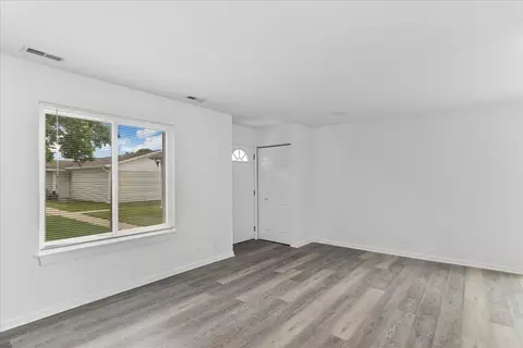 Living - 1581 Cornell Pl, Hoffman Estates, IL 60169 photo 5 of 6