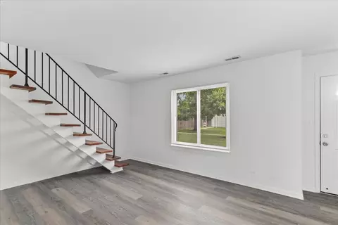 Living - 1581 Cornell Pl, Hoffman Estates, IL 60169 photo 3 of 6