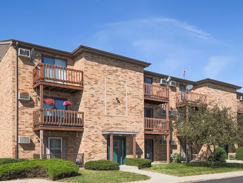 1324 N Geneva Dr #3B, Palatine, IL 60074