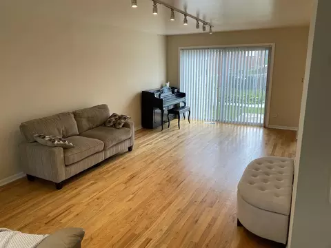 8043 W Lyons St, Niles, IL 60714 photo 4
