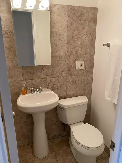 8043 W Lyons St, Niles, IL 60714 photo 9