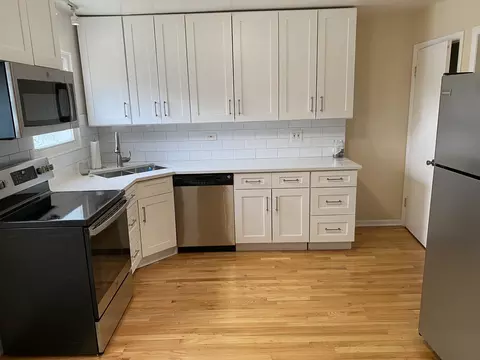 8043 W Lyons St, Niles, IL 60714 photo 6