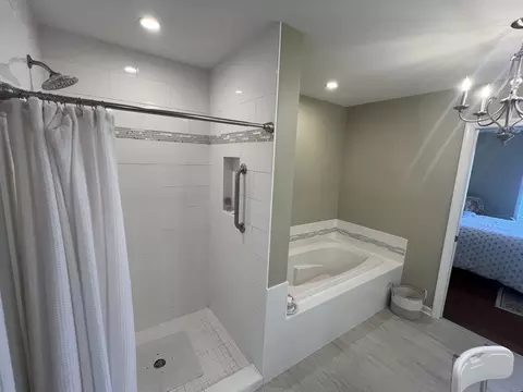 Bath - 705 Yingling Dr, Dixon, IL 61021 photo 3 of 6