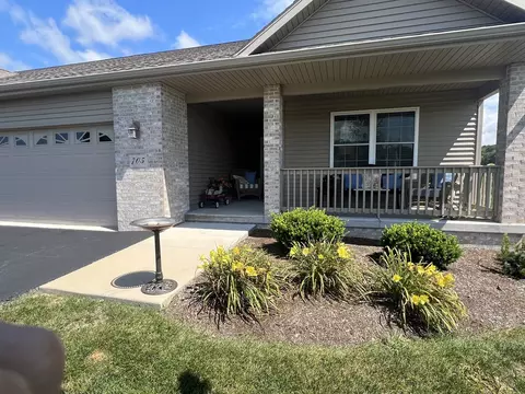 Exterior - 705 Yingling Dr, Dixon, IL 61021 photo 3 of 6