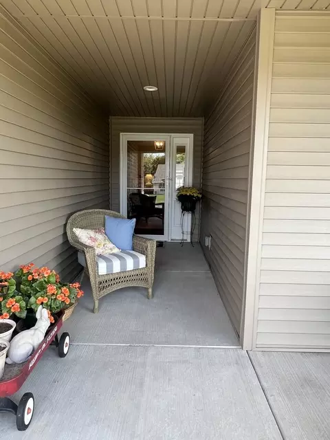 Exterior - 705 Yingling Dr, Dixon, IL 61021 photo 4 of 6
